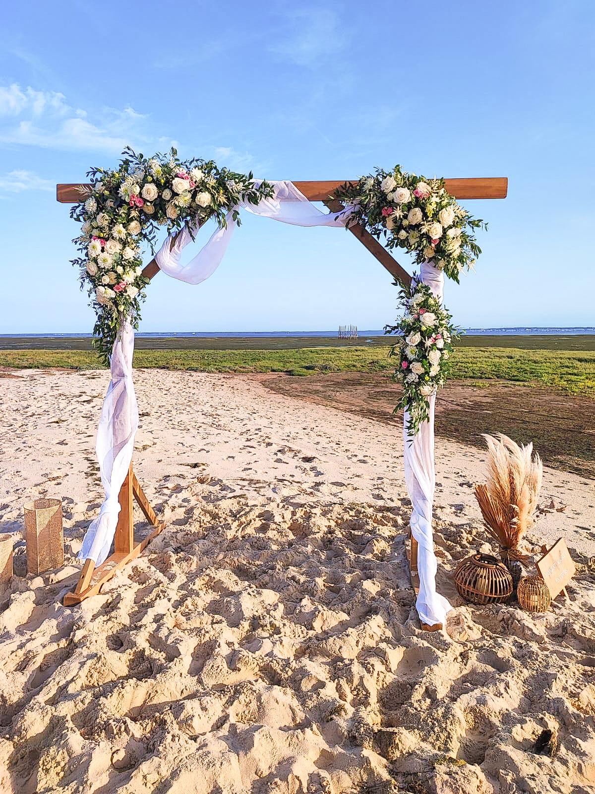 Arche en bois fleurie