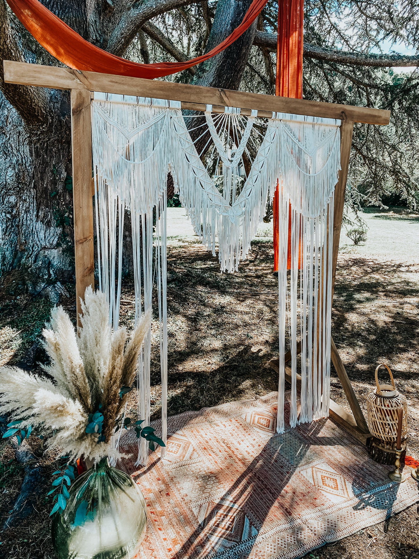 Arche en bois avec macramé
