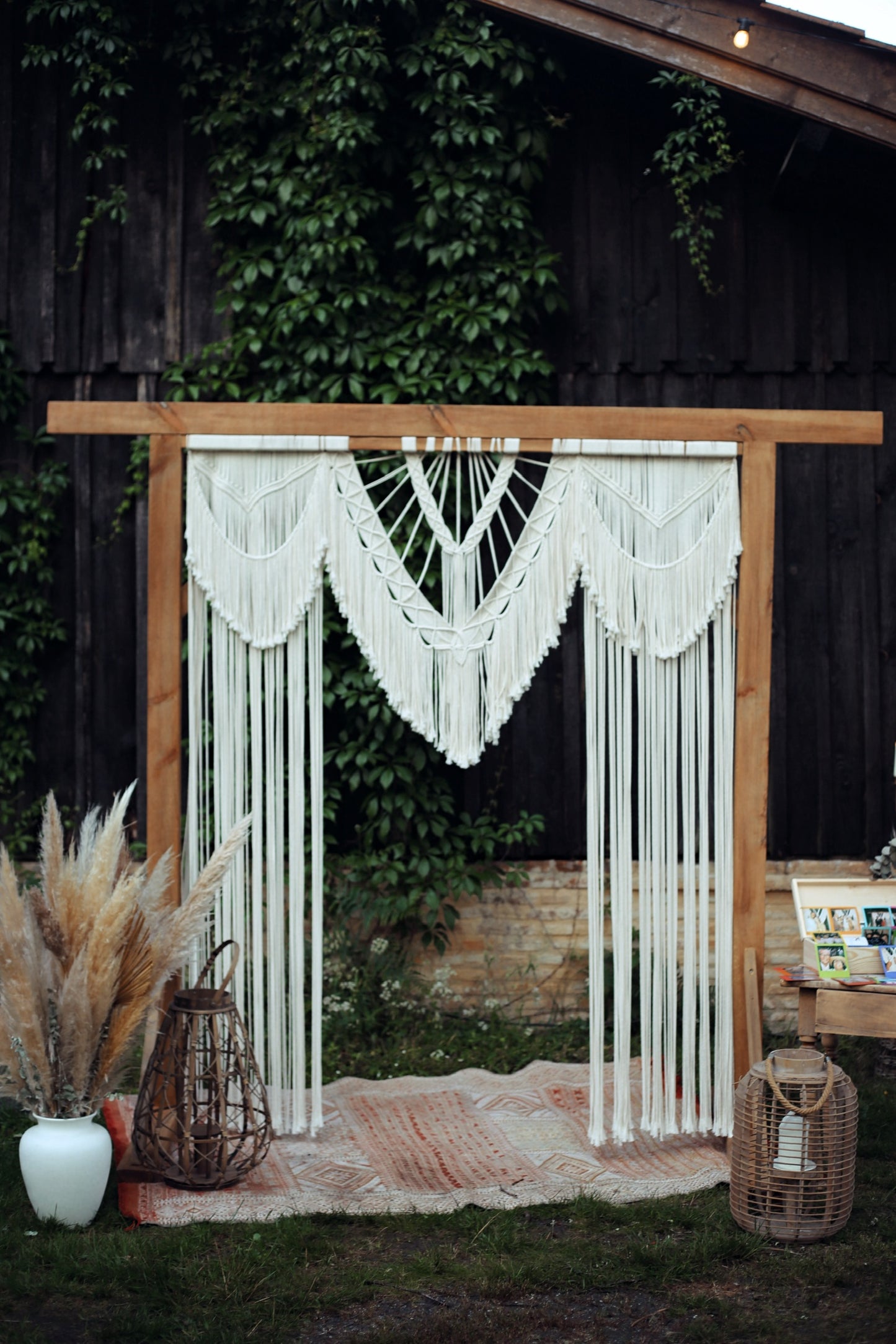 Arche en bois avec macramé
