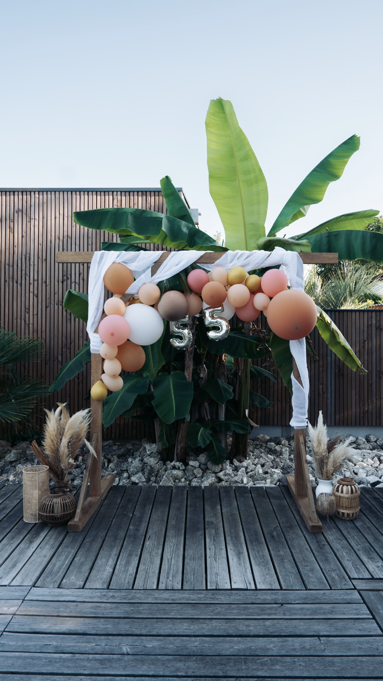 Arche en bois avec ballons