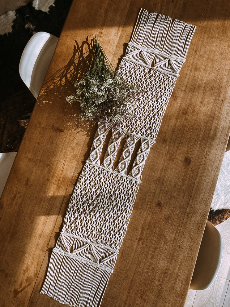Chemin de table en macramé