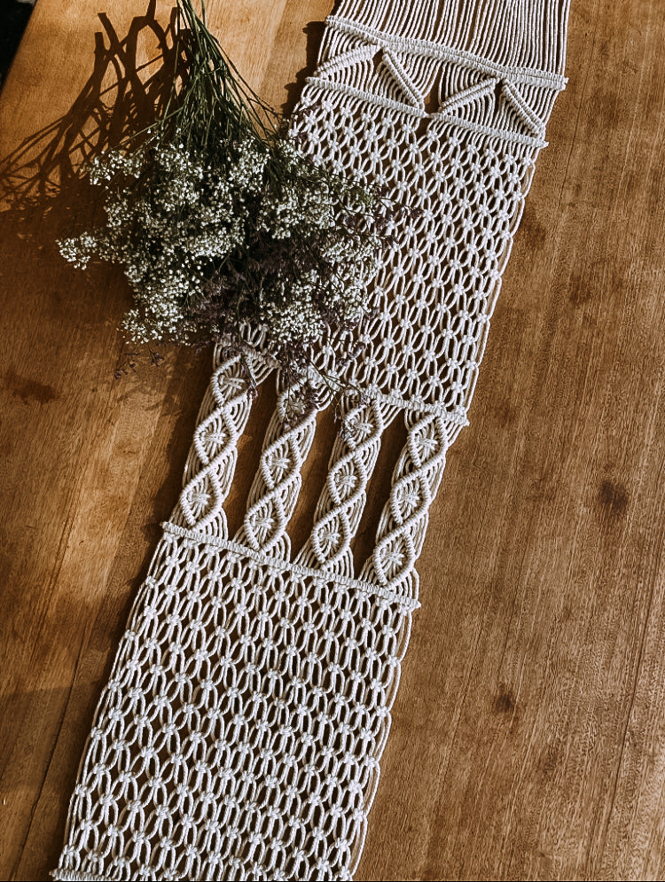 Chemin de table en macramé