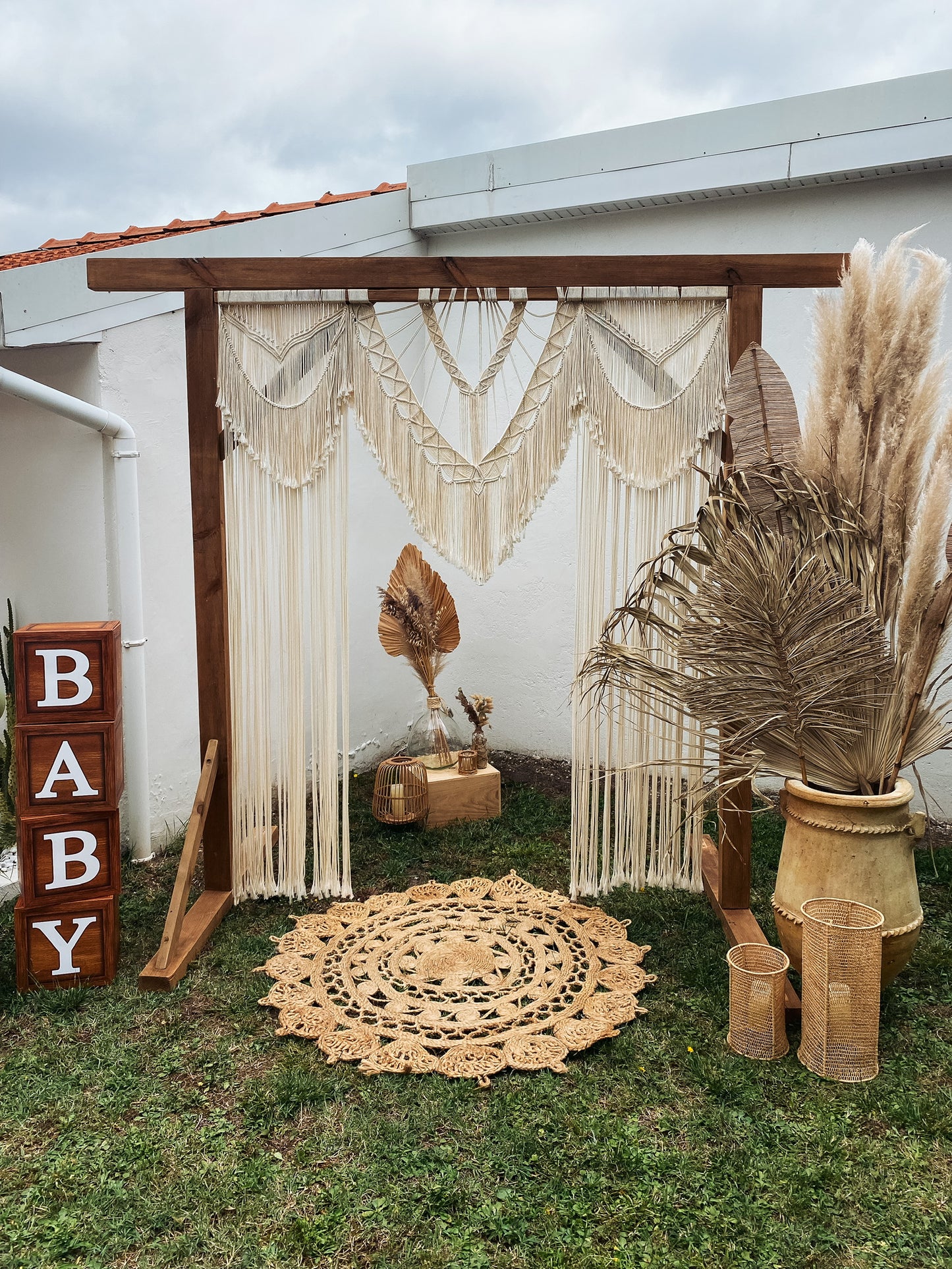 Arche en bois avec macramé